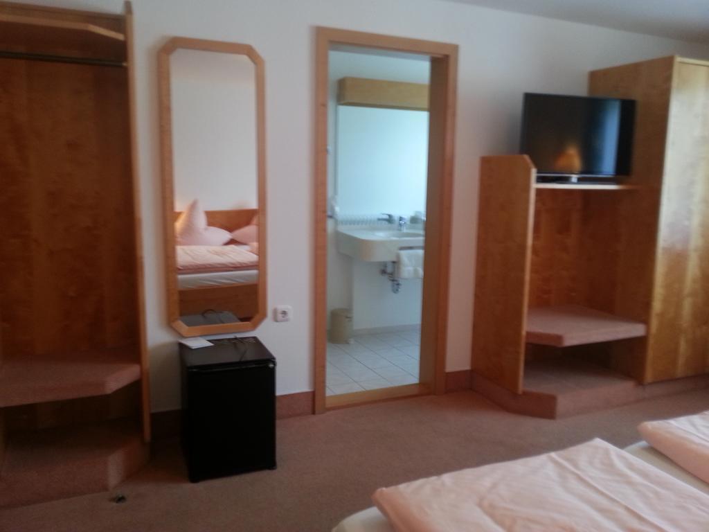 Hotel Seewirt Nonnenhorn Zimmer foto